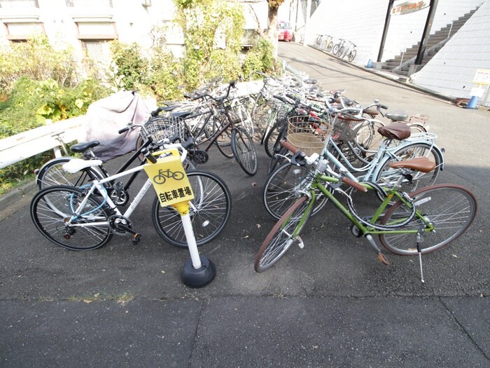 ビバリ－ヒルズＡの物件外観写真