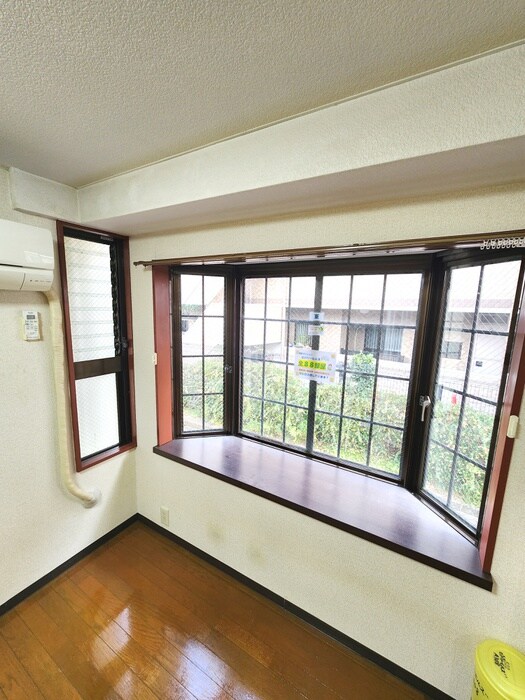 ビバリ－ヒルズＡの物件内観写真