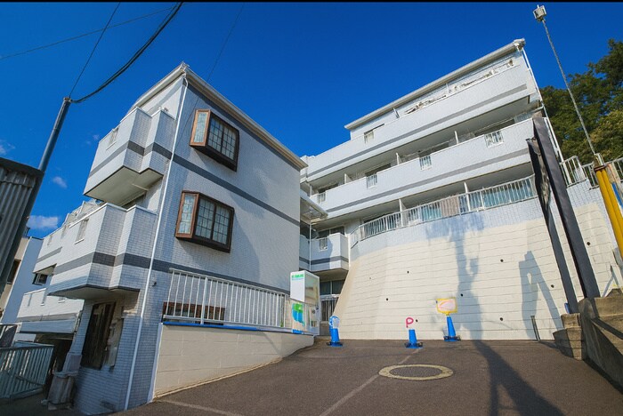 ビバリ－ヒルズＣの物件外観写真