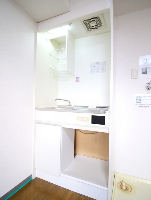 ビバリ－ヒルズＣの物件内観写真