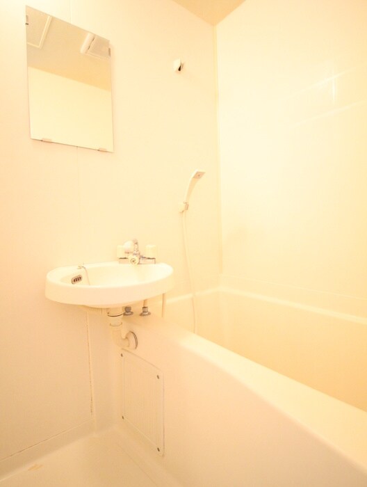 ビバリ－ヒルズＣの物件内観写真