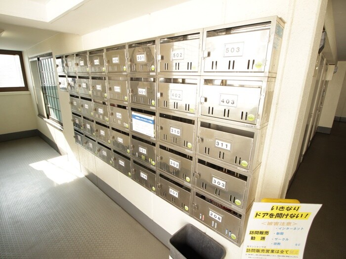 ビバリ－ヒルズＣの物件外観写真