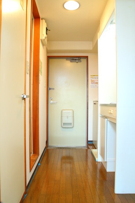 ビバリ－ヒルズＣの物件内観写真