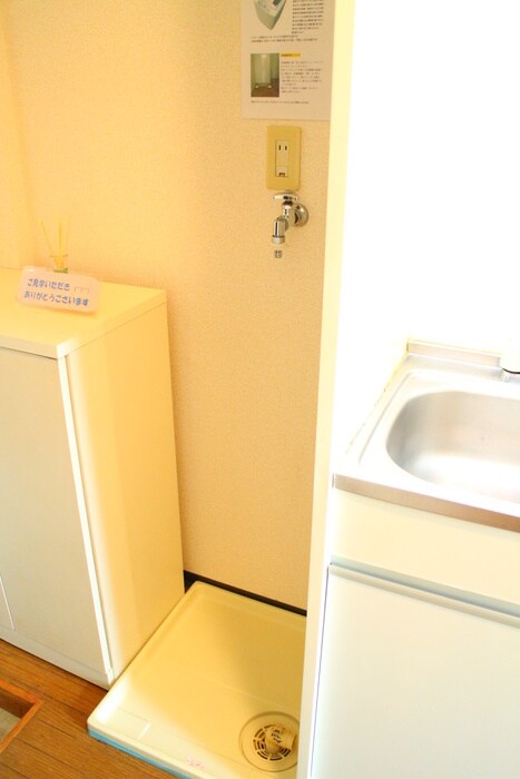 ビバリ－ヒルズＣの物件内観写真