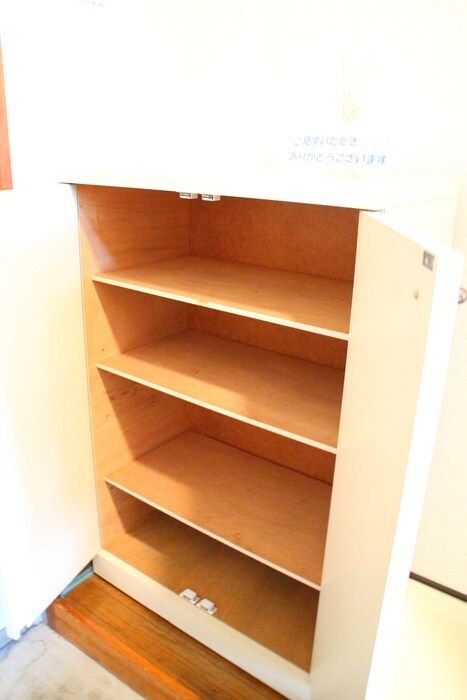 ビバリ－ヒルズＣの物件内観写真