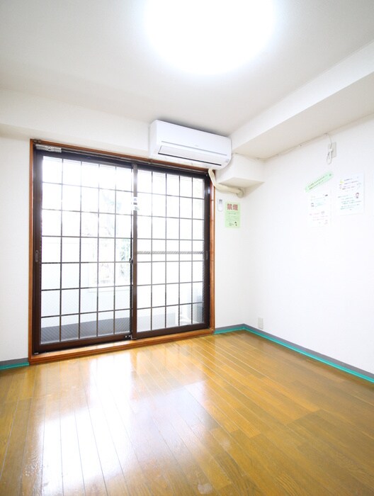 ビバリ－ヒルズＣの物件内観写真