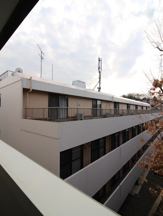 ビバリ－ヒルズＣの物件内観写真