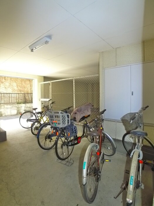 アーク春雨橋Ｂ棟の物件外観写真