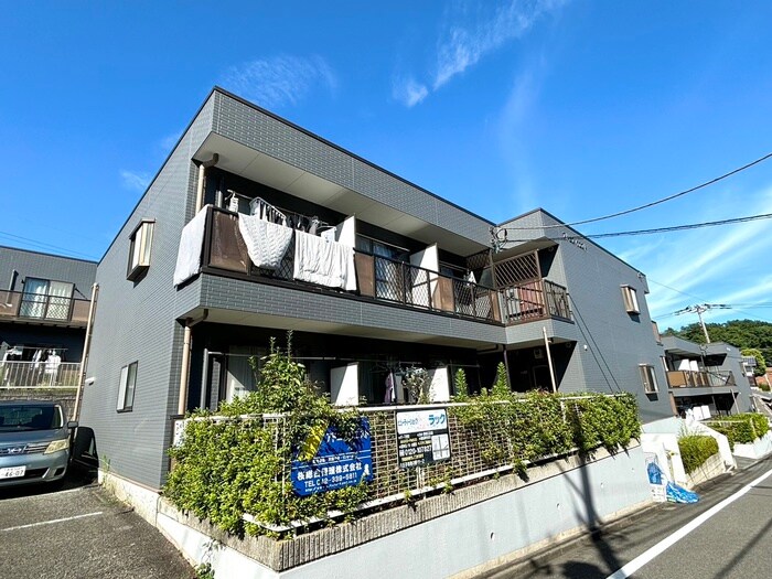 アドニス・ウエストの物件外観写真