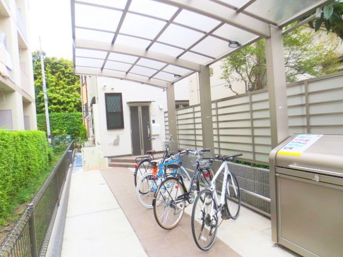 シャイニング駒沢の物件外観写真