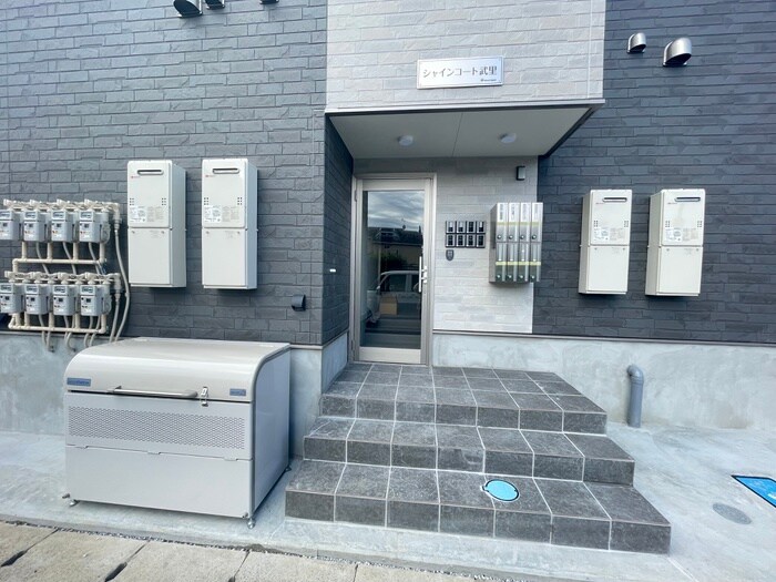 シャインコート武里の物件外観写真