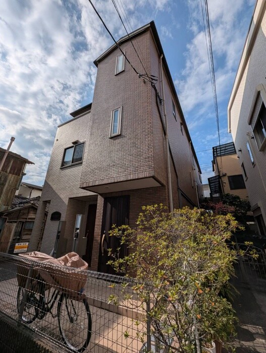 Js court(ｼﾞｴｲｽﾞｺ-ﾄ)の物件外観写真