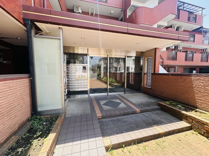 エル　パラドールの物件外観写真