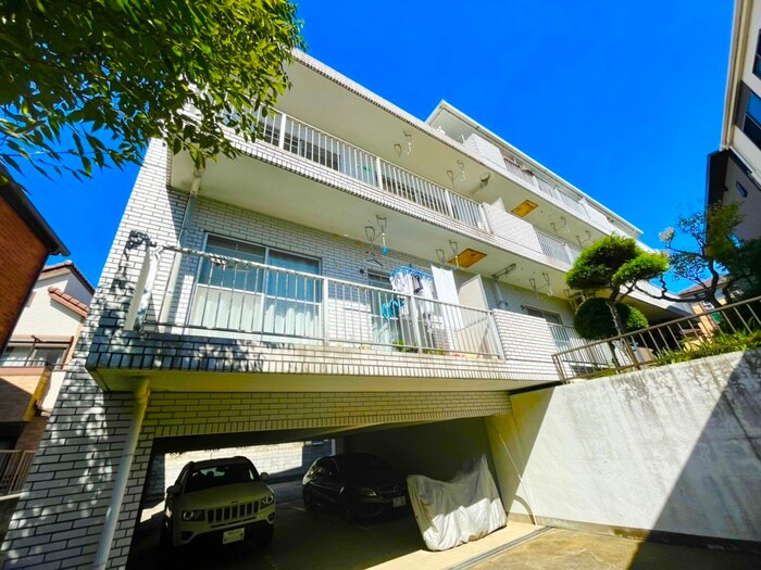 鶴第二マンションの物件外観写真