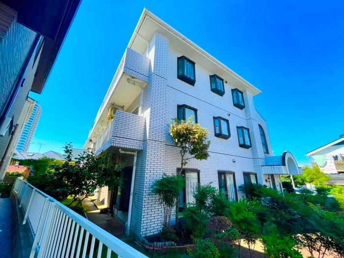 鶴第二マンションの物件外観写真