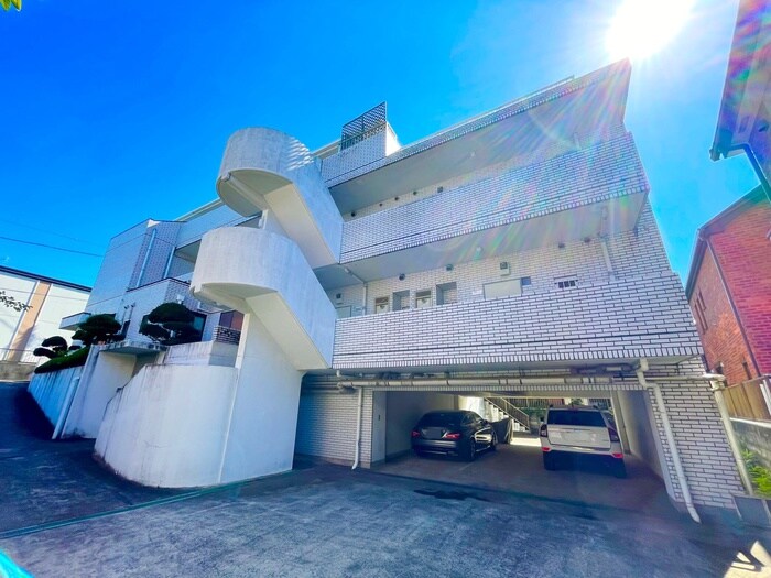 鶴第二マンションの物件外観写真