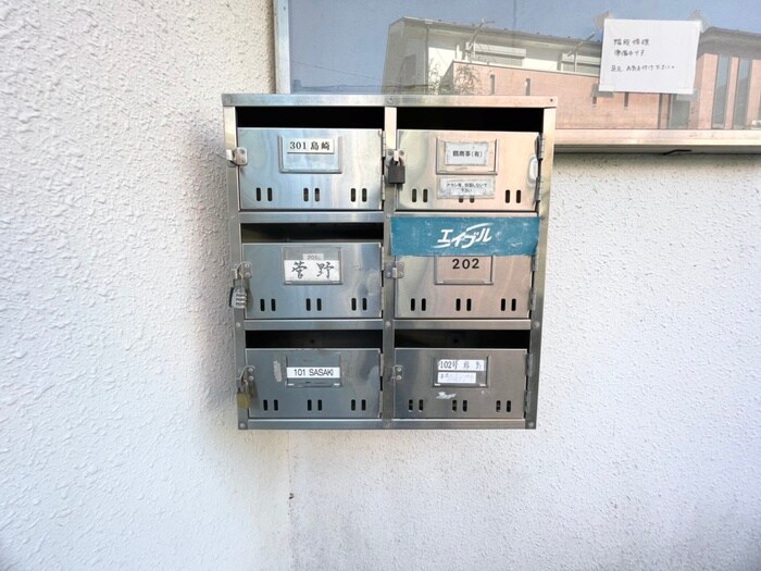 鶴第二マンションの物件外観写真