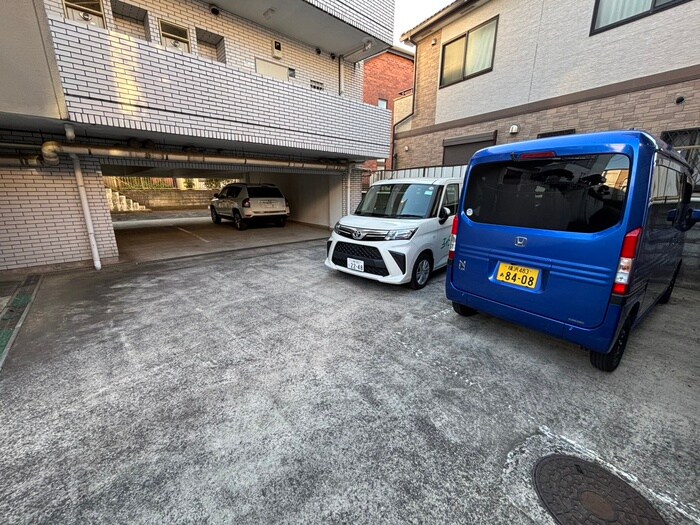 鶴第二マンションの物件外観写真