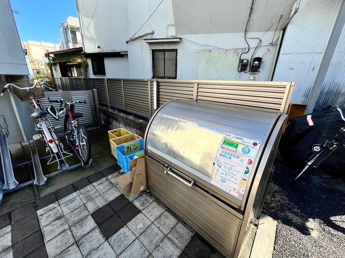 小豆沢マンションの物件外観写真