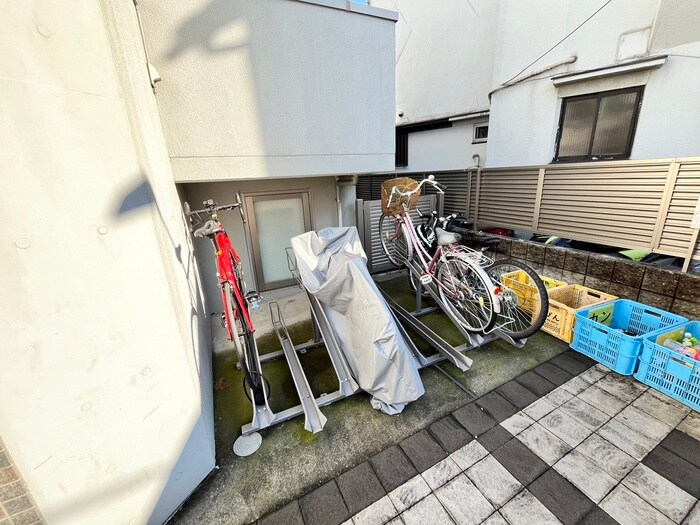 小豆沢マンションの物件外観写真