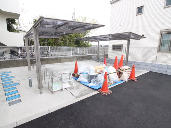 サンタナ厚木の物件外観写真