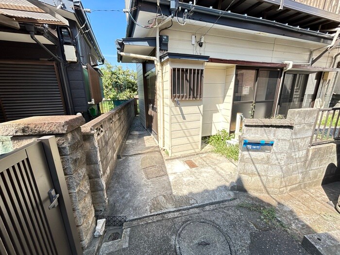 和泉が丘貸家の物件外観写真