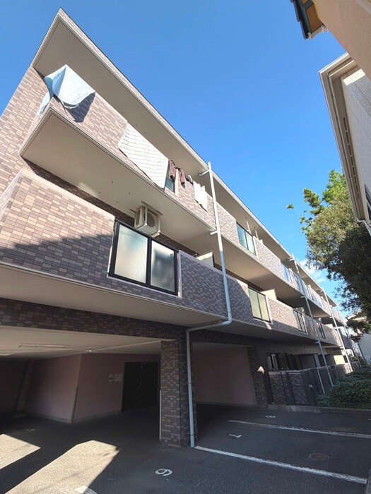 サンプレミ－ル浦和の物件外観写真