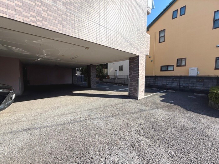 サンプレミ－ル浦和の物件外観写真