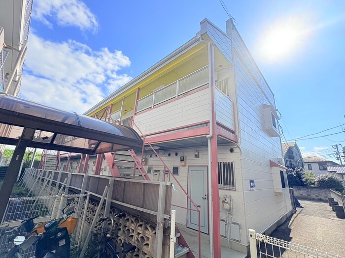 メゾンプリーストの物件外観写真