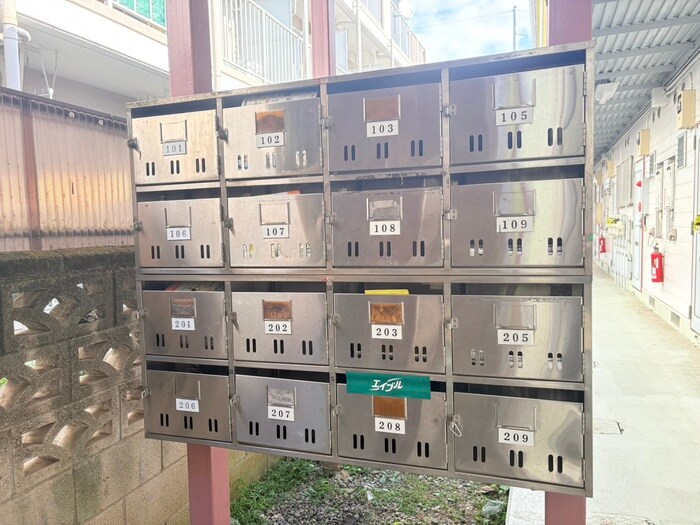 メゾンプリーストの物件外観写真