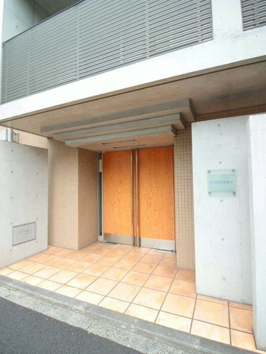 ラティエラ祐天寺の物件外観写真