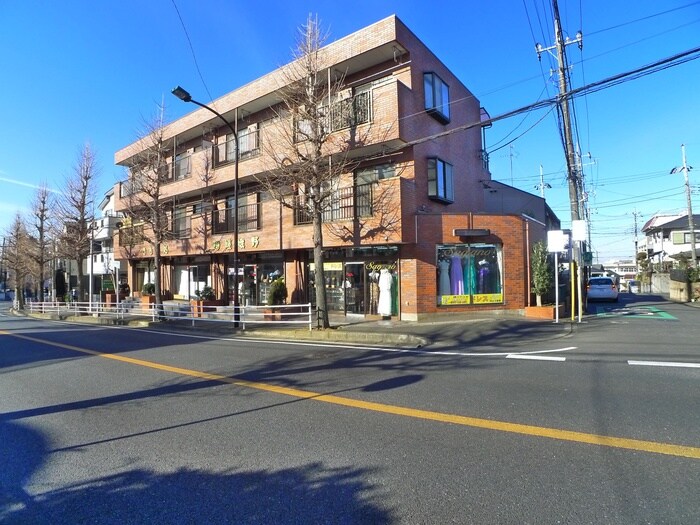 クレセントビルの物件外観写真