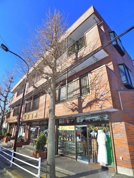 クレセントビルの物件外観写真