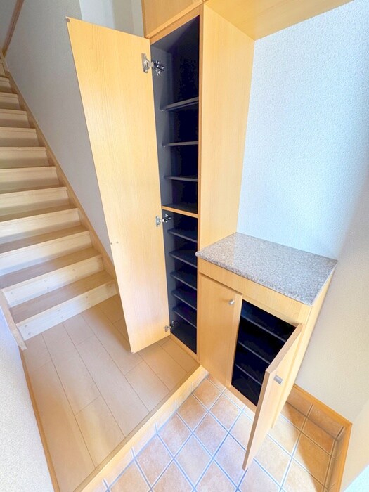 グリムロ－ズガ－デンの物件内観写真