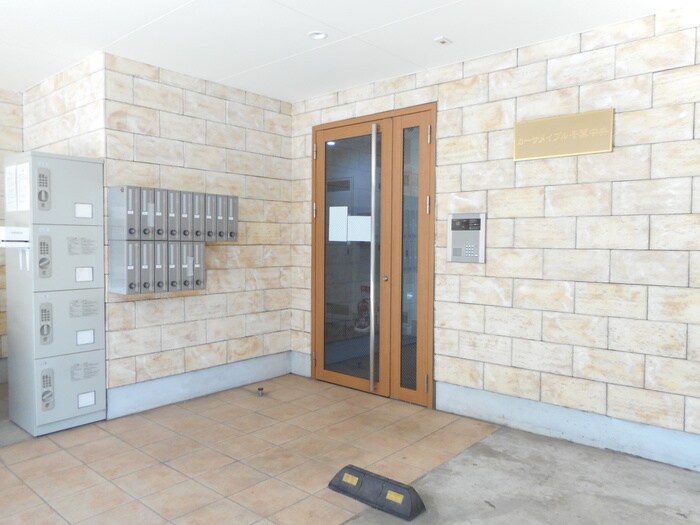 カーサメイプル千葉中央の物件外観写真