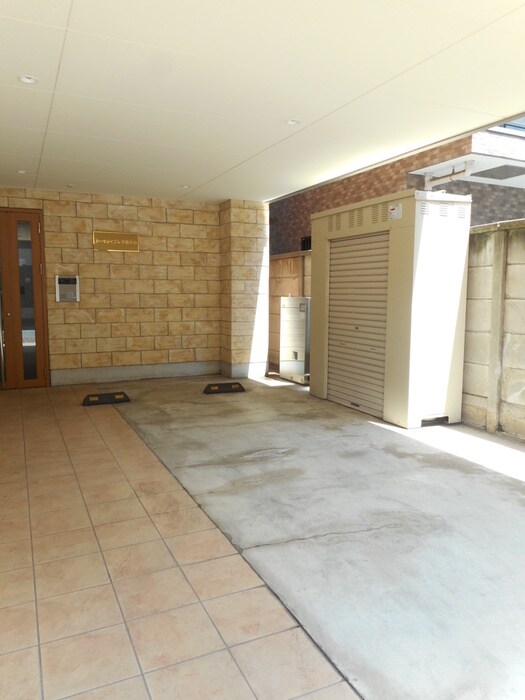 カーサメイプル千葉中央の物件外観写真