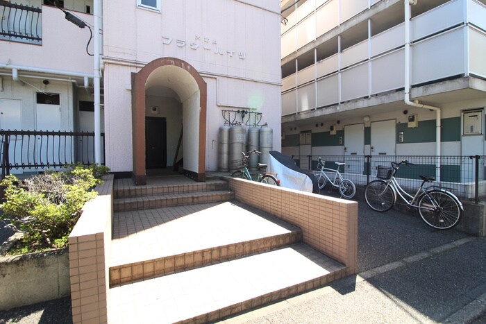 大倉山フラワ－ハイツの物件外観写真