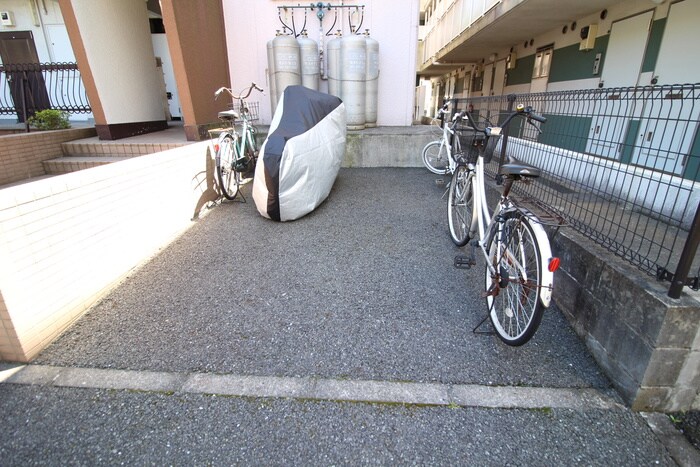 大倉山フラワ－ハイツの物件外観写真