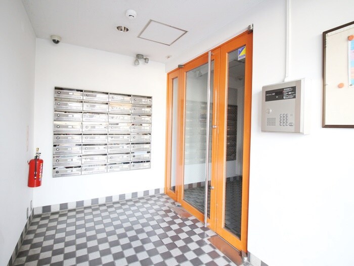 カ－サマデラ藤が丘の物件外観写真