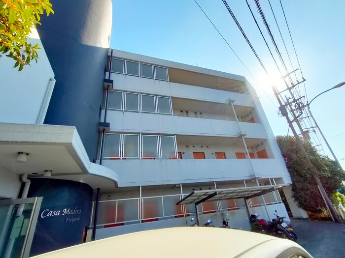 カ－サマデラ藤が丘の物件外観写真