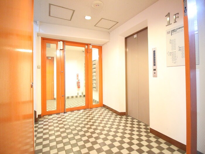 カ－サマデラ藤が丘の物件外観写真