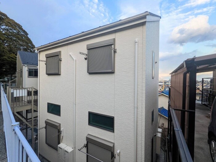 ヒルズ反町　Ｂ棟の物件外観写真