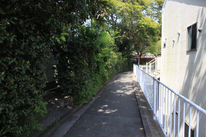 ヒルズ反町　Ｂ棟の物件外観写真