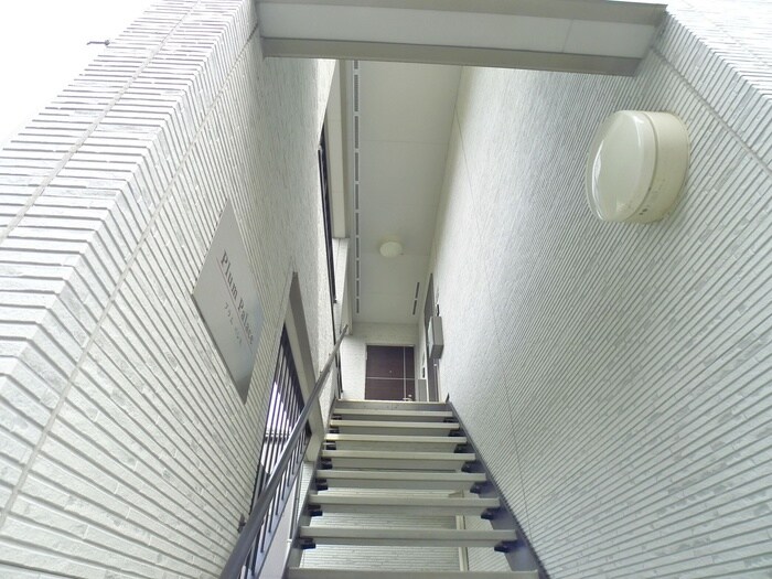 プラム・パレスの物件外観写真