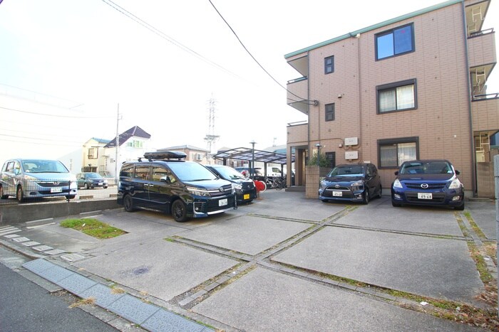 カーサファミールの物件外観写真