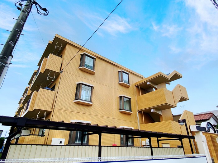 ラークパレスの物件外観写真