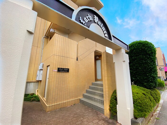 ラークパレスの物件外観写真