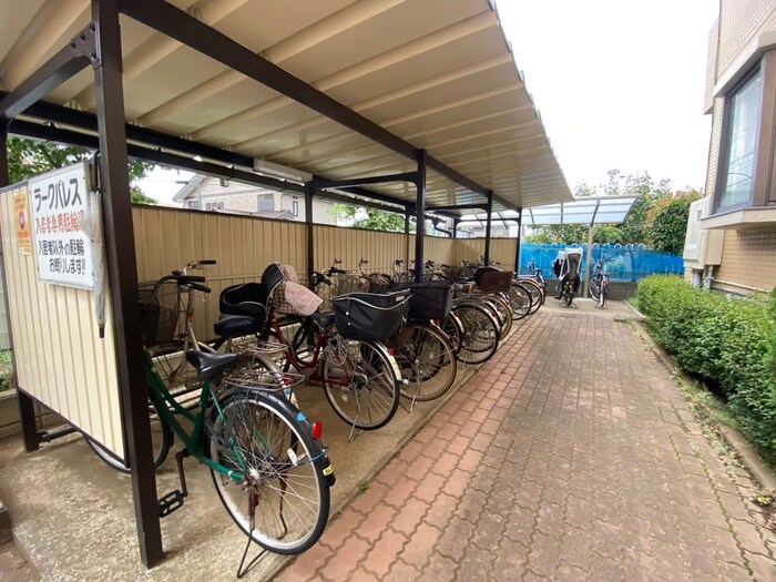 ラークパレスの物件外観写真