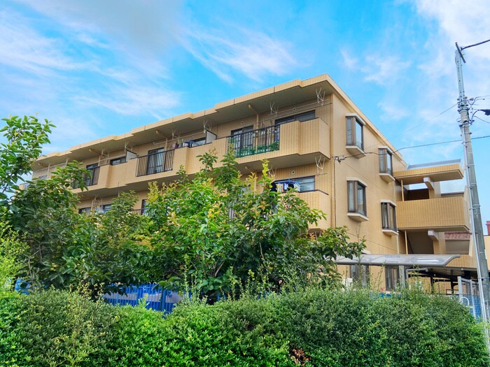 ラークパレスの物件外観写真