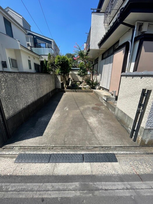 学園東町貸家の物件外観写真